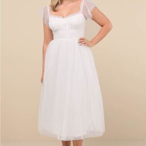 Lulus Regal Radiance White Tulle Bustier Midi Dress
Size Large NWT